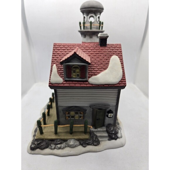 Dept 56 New England Village Series Lighted 1994 Pigeon Head Lighthouse 5653-7 - Picture 2 of 13